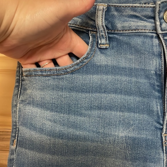 American Eagle Outfitters size 12 Short Medium Wash Next Level Stretch Jeans - Picture 3 of 13
